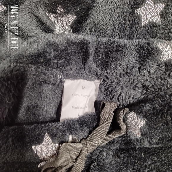 Fuzzy Sleep Pants Sz M Black with Silver Stars - Picture 3 of 3